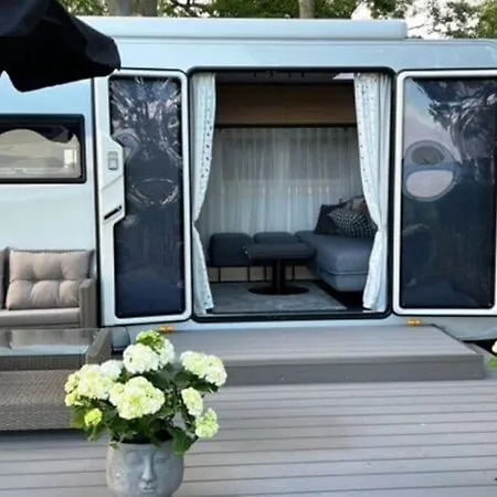 Dreamer Luxus-caravan Am Achterwasser, بيت للعطل Lutow